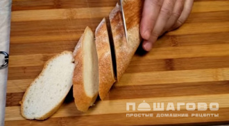Фото приготовления рецепта: Бутерброды с намазкой из шпрот и сыра - шаг 1