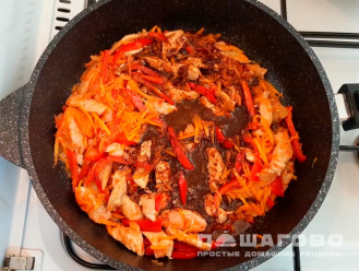 Фото приготовления рецепта: Лапша удон с курицей и овощами - шаг 5