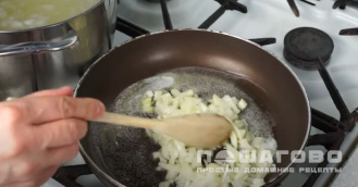 Фото приготовления рецепта: Нежный куриный суп-пюре с сыром - шаг 2