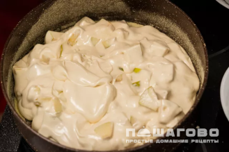 Фото приготовления рецепта: Шарлотка пышная - шаг 4