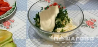 Фото приготовления рецепта: Рулетики из кабачков, мягкого сыра и чеснока - шаг 5
