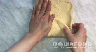 Фото приготовления рецепта: Слоеное бездрожжевое тесто - шаг 4