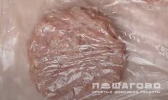 Фото приготовления рецепта: Домашние бургеры с куриной котлетой - шаг 2
