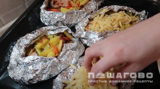 Фото приготовления рецепта: Лосось, запеченный в фольге с овощами - шаг 4