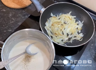 Фото приготовления рецепта: Печень по-строгановски - шаг 2