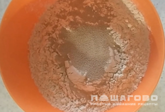 Фото приготовления рецепта: Пицца с бужениной и лечо - шаг 1