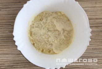 Фото приготовления рецепта: Постный салат Мимоза с консервированной кукурузой и грибами - шаг 2