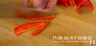 Фото приготовления рецепта: Испанский омлет с кабачком - шаг 2