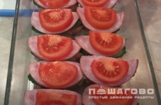 Фото приготовления рецепта: Свиные медальоны с сыром и зеленью - шаг 4