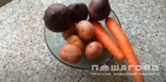 Фото приготовления рецепта: Винегрет с колбасой и солеными огурцами - шаг 1