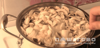 Фото приготовления рецепта: Грибная солянка - шаг 3