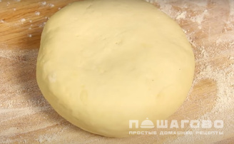 Фото приготовления рецепта: Чикагская пицца с беконом - шаг 2