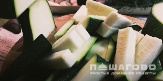 Фото приготовления рецепта: Кабачок, маринованный в соевом соусе - шаг 2