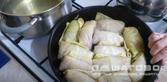 Фото приготовления рецепта: Голубцы с гречкой и куриной печенью - шаг 4
