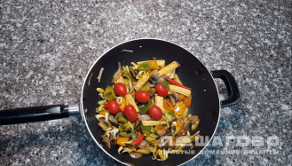Фото приготовления рецепта: Тофу с макаронами - шаг 3
