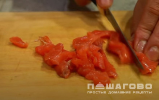 Фото приготовления рецепта: Окрошка с рыбой - шаг 5