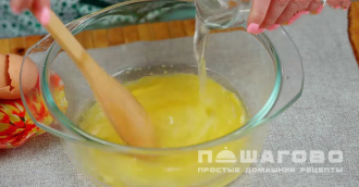 Фото приготовления рецепта: Блины дрожжевые домашние - шаг 2