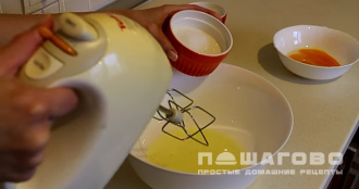 Фото приготовления рецепта: Бисквитное печенье для малышей - шаг 1