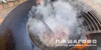 Фото приготовления рецепта: Гуляш из мяса косули - шаг 7