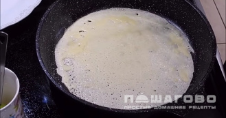 Фото приготовления рецепта: Блины с творогом и сметаной домашние - шаг 9