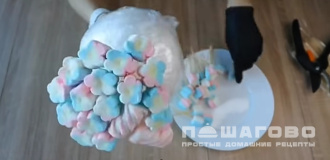 Фото приготовления рецепта: Букет из маршмеллоу - шаг 3