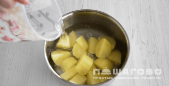 Фото приготовления рецепта: Грибной суп в хлебном горшочке - шаг 3