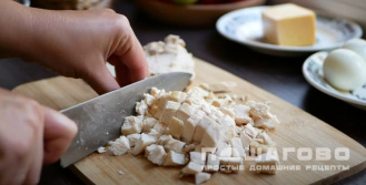 Фото приготовления рецепта: Салат с курагой и корейской морковью - шаг 1