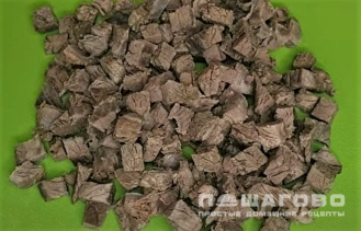 Фото приготовления рецепта: Оливье с мясом - шаг 1