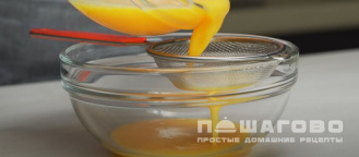 Фото приготовления рецепта: Тамагояки - японский омлет - шаг 4