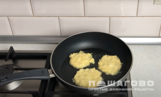 Фото приготовления рецепта: Постные драники из картошки - шаг 3