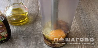 Фото приготовления рецепта: Салат «Цезарь» с курицей овощами и сыром - шаг 3