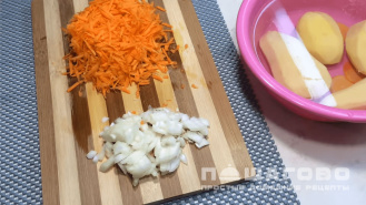 Фото приготовления рецепта: Суп с цветной капустой на курином бульоне - шаг 2