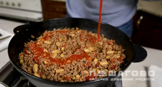 Фото приготовления рецепта: Буррито с начинкой из говяжьего фарша - шаг 8