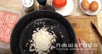 Фото приготовления рецепта: Запеканка из кабачков с фаршем и сметаной - шаг 1