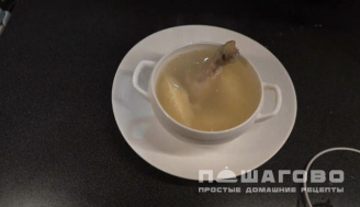 Фото приготовления рецепта: Бульон с клецками - шаг 6