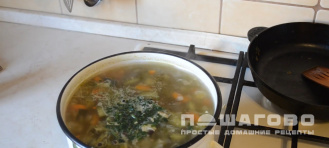 Фото приготовления рецепта: Рассольник без мяса - шаг 3