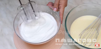 Фото приготовления рецепта: Пышные блины на молоке - шаг 3