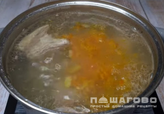 Фото приготовления рецепта: Суп щавелевый с говядиной - шаг 3