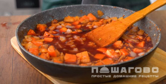 Фото приготовления рецепта: Томленая говядина с овощами - шаг 9