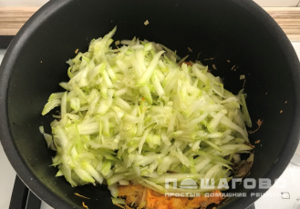 Фото приготовления рецепта: Паштет из кабачков и грибов - шаг 4
