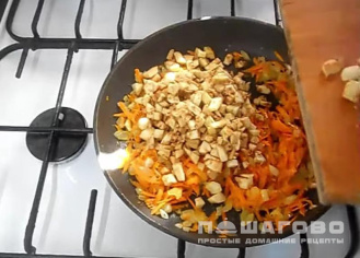 Фото приготовления рецепта: Баклажаны, фаршированные мясом, в духовке - шаг 11