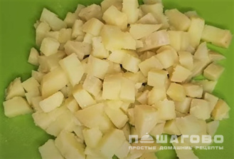Фото приготовления рецепта: Оливье с мясом - шаг 3