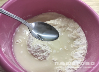 Фото приготовления рецепта: Пицца Пепперони в духовке - шаг 2