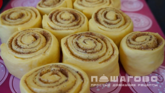 Фото приготовления рецепта: Булочки синабон в домашних условиях - шаг 4