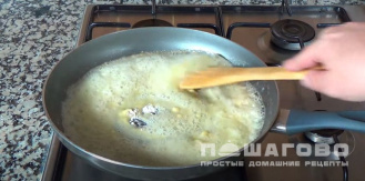 Фото приготовления рецепта: Треска «по-польски» - шаг 7