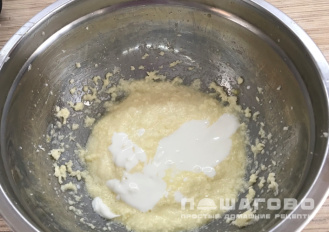 Фото приготовления рецепта: Заливной вишневый пирог - шаг 3