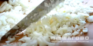 Фото приготовления рецепта: Харчо по-грузински рецепт с грецкими орехами и ткемали - шаг 4
