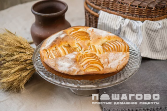 Фото приготовления рецепта: Шарлотка с грушами - шаг 6
