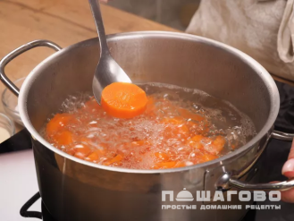Фото приготовления рецепта: Морковные котлеты - шаг 2