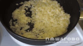 Фото приготовления рецепта: Спагетти с грибами в сливочном соусе - шаг 2